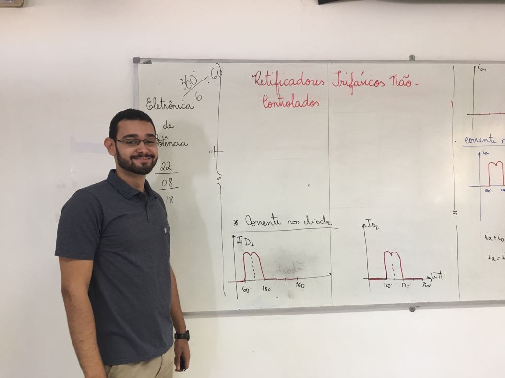 Gabriel concluiu o curso Engenharia Elétrica no Câmpus em 2017, e hoje é professor substituto do Ensino Médio na Unidade